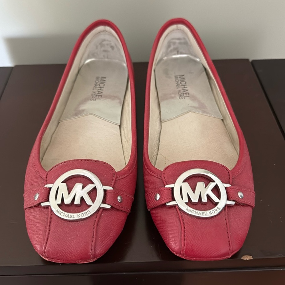 Adorable Micheal Kors flats